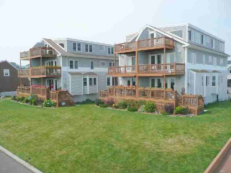 28 Mermaid Ave - Photo 3 of 10