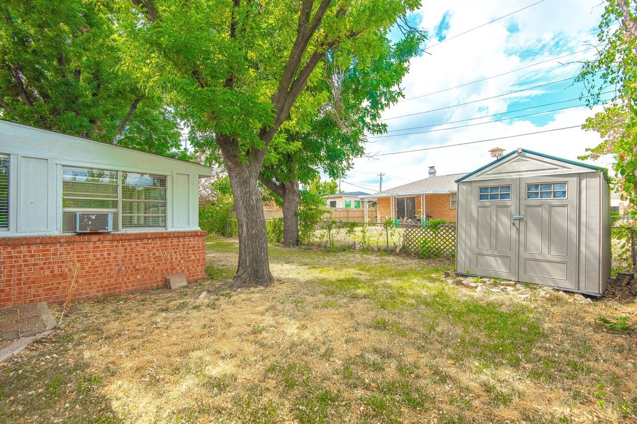 205 E 30th St #1 - Photo 6 of 50