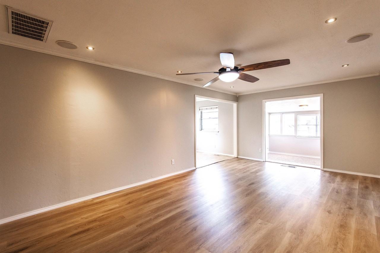 205 E 30th St #1 - Photo 7 of 50