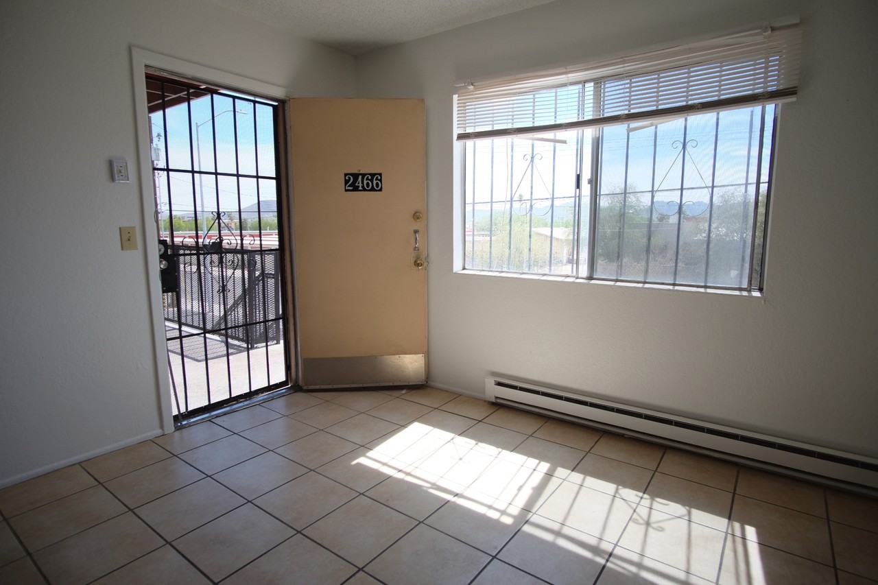 2466 N Balboa Ave #1 - Photo 2 of 9