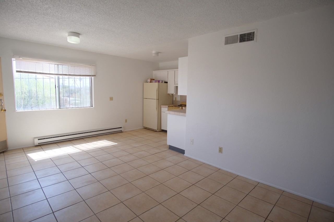 2466 N Balboa Ave #1 - Photo 3 of 9