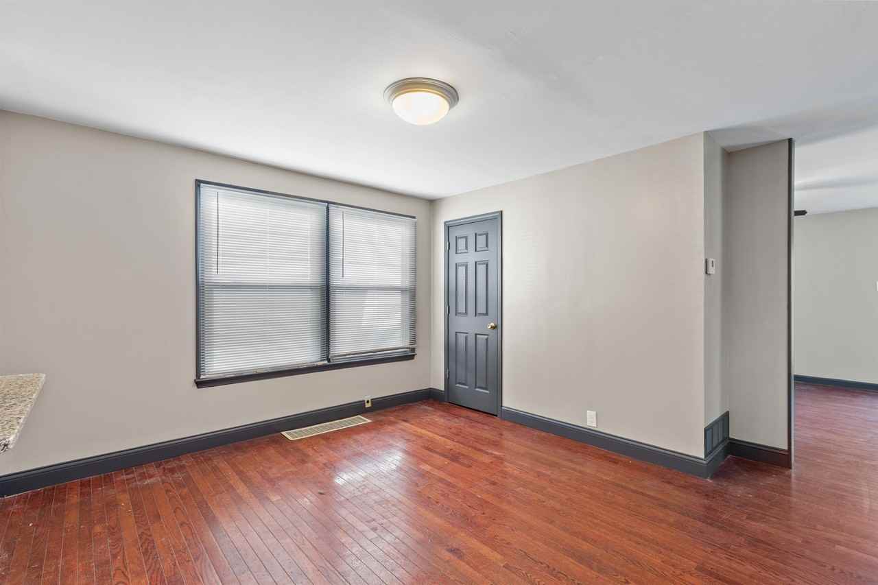 3627 Cambridge Ave #1 - Photo 7 of 22