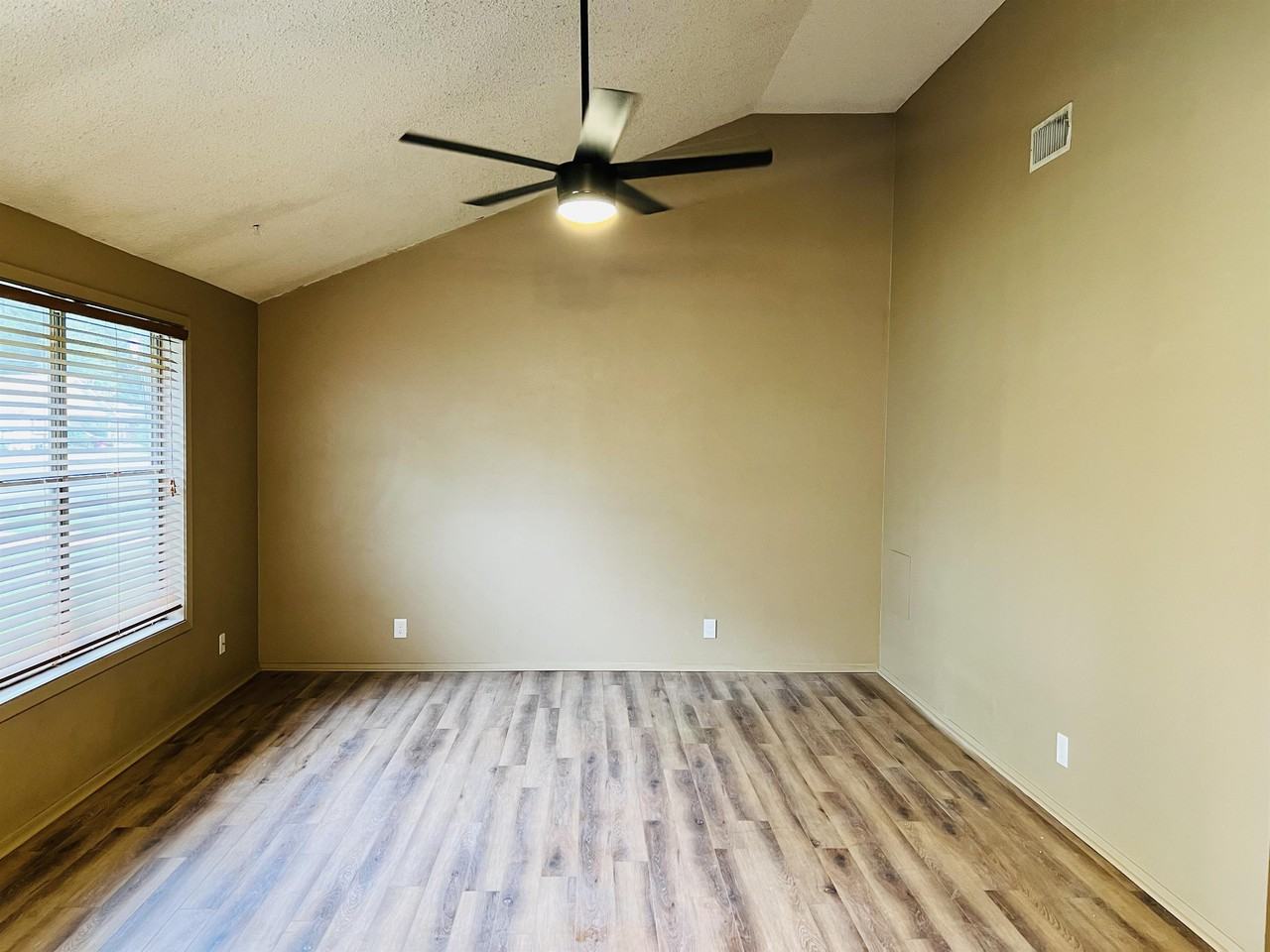 315 Cedarbrook Dr #1 - Photo 2 of 11