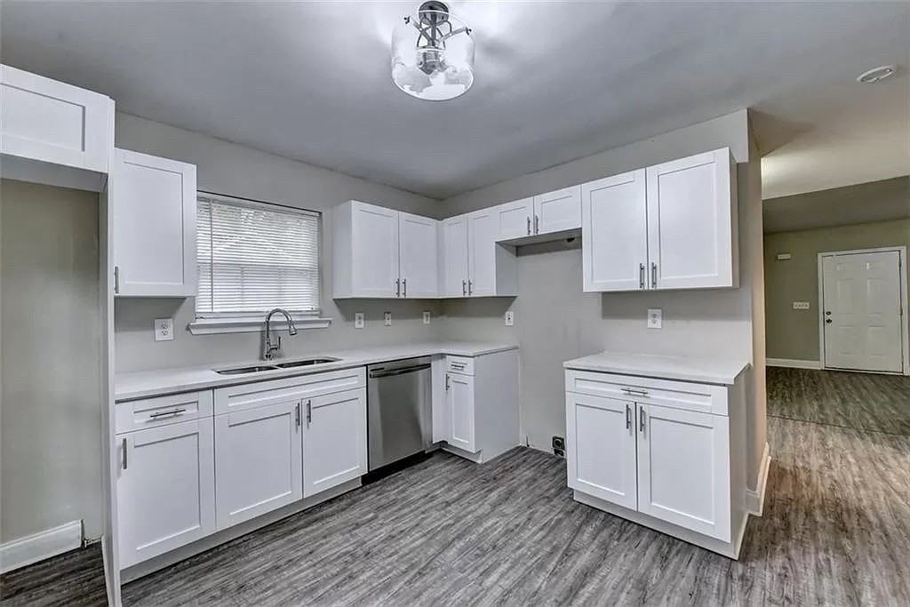 506 Mcwilliams Rd Se - Photo 3 of 11