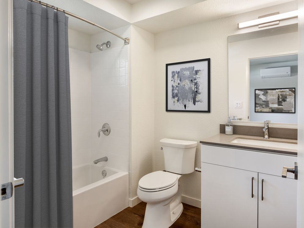 eaves Creekside - Photo 5 of 38