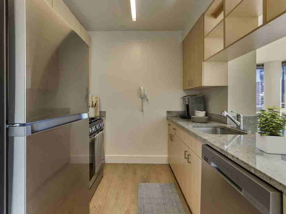 Avalon Clinton - Photo 6 of 33