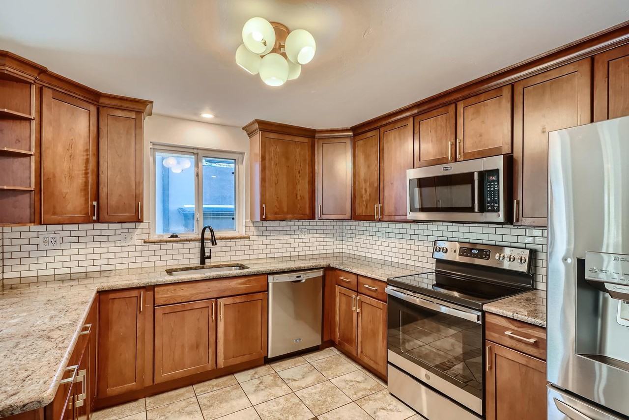 Updated Sunnyside gem with grassy fenced yard & patio - Photo 4 of 20