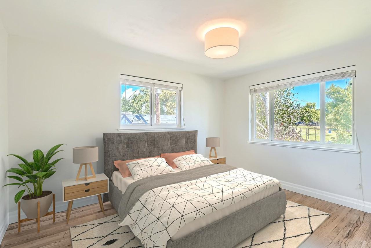 Updated Sunnyside gem with grassy fenced yard & patio - Photo 7 of 20