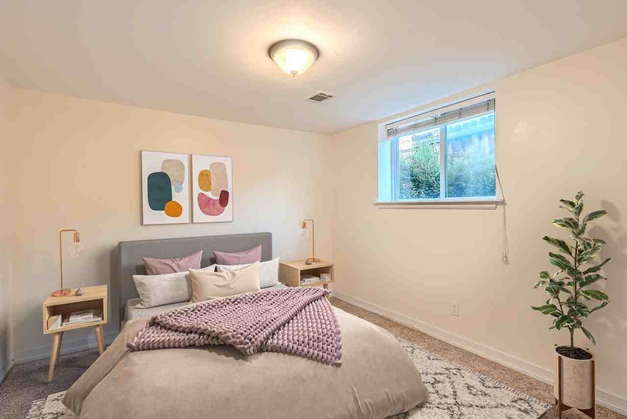 Updated Sunnyside gem with grassy fenced yard & patio - Photo 6 of 20