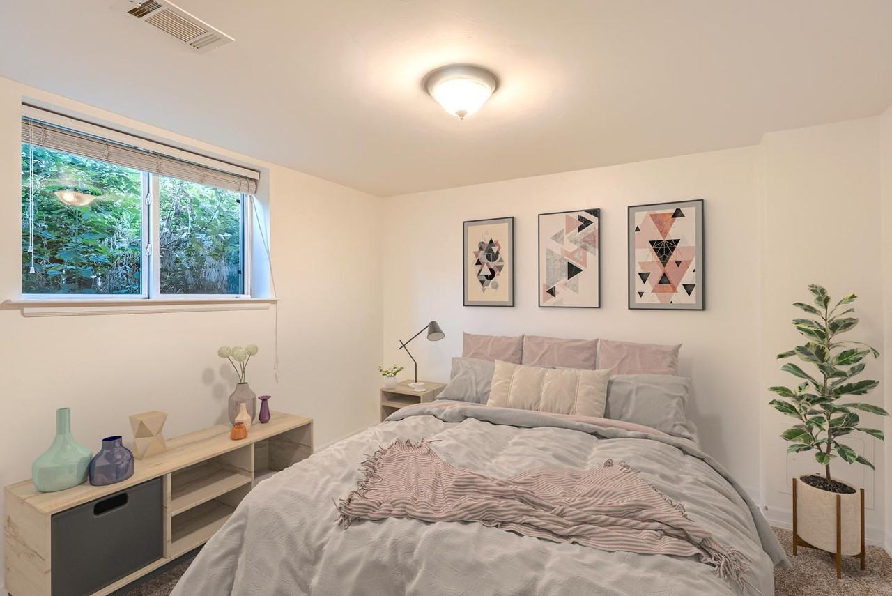 Updated Sunnyside gem with grassy fenced yard & patio - Photo 7 of 20
