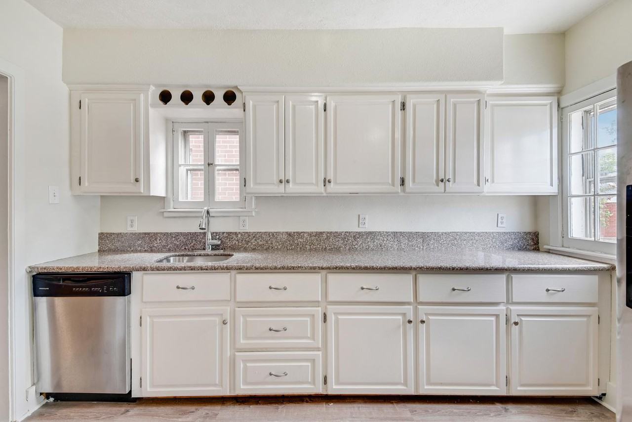 Charming Platt Park brick home walkable to S Pearl St - Photo 4 of 21