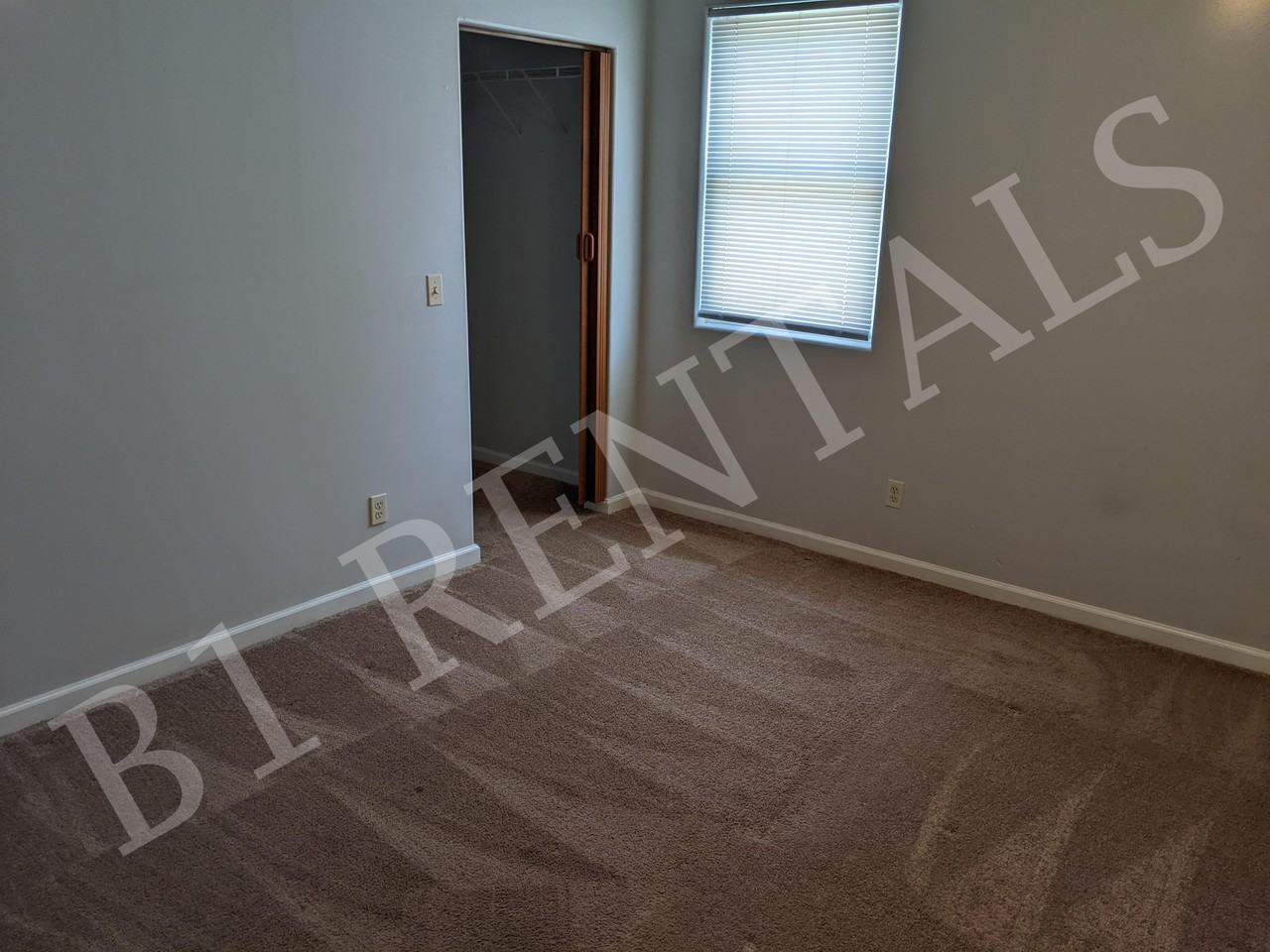 210 5th St #1 - Photo 4 of 9