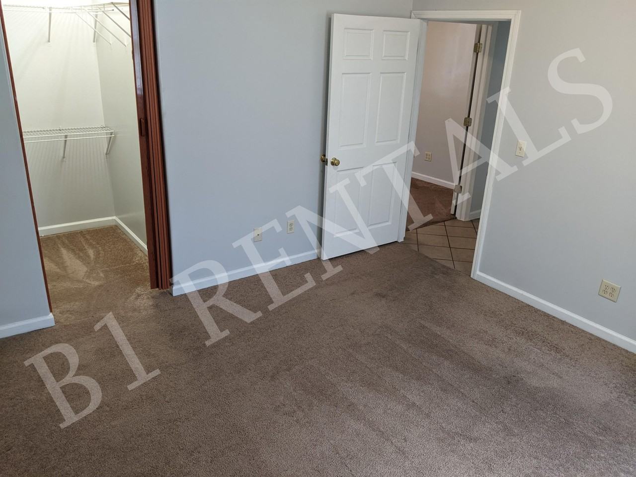 210 5th St #1 - Photo 5 of 9