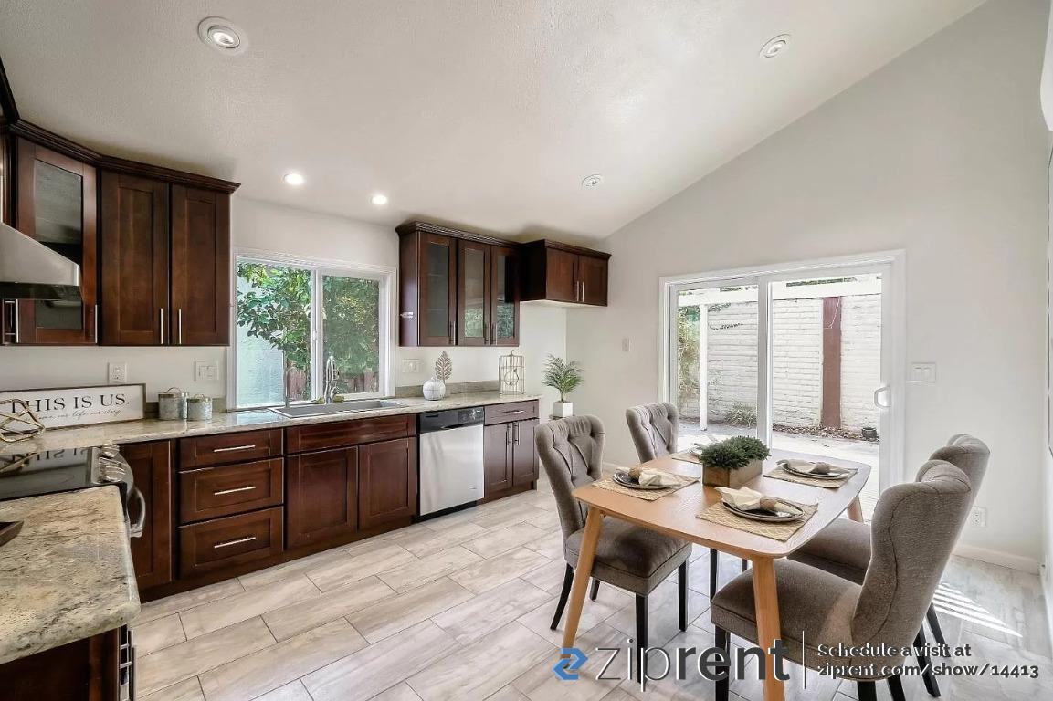 32575 Lake Bridgeport St - Photo 3 of 13