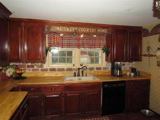 692 Pinhook Rd - Photo 2 of 22