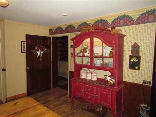 692 Pinhook Rd - Photo 3 of 22