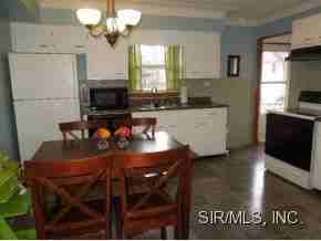 100 Lexington Dr - Photo 2 of 7