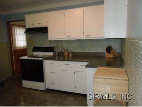100 Lexington Dr - Photo 3 of 7