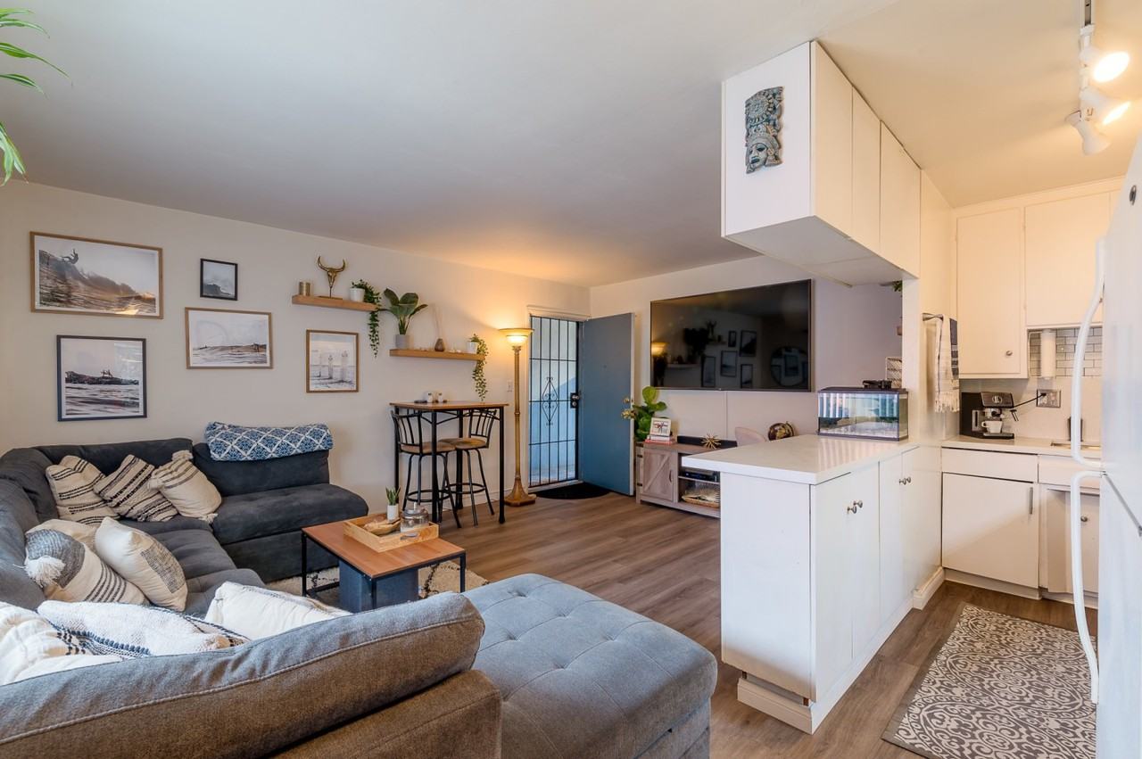The Grand Apartments Pacific Beach - Photo 3 of 16