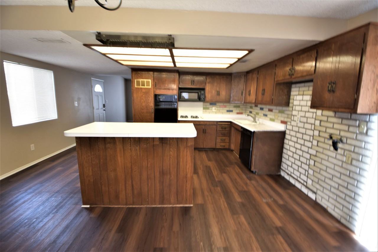 2263 Finch Ln - Photo 3 of 14