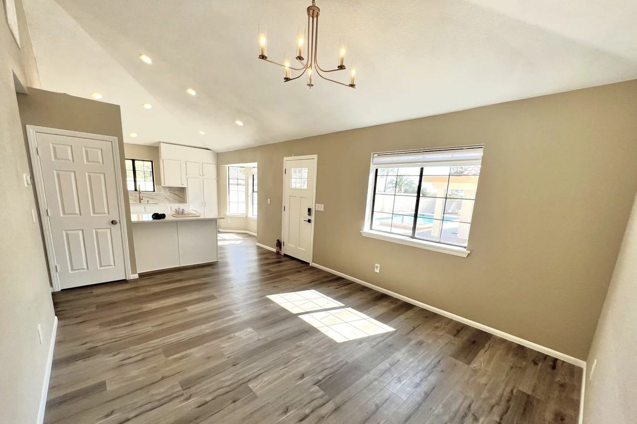 1861 Ski Slope Cir - Photo 3 of 9