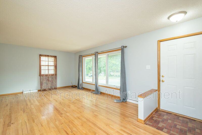 3934 Oakshire Rd - Photo 2 of 21
