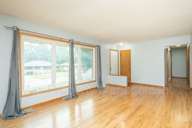 3934 Oakshire Rd - Photo 3 of 21