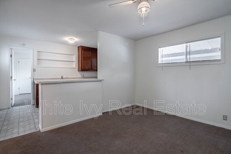 137 Lee Rd - Photo 4 of 15