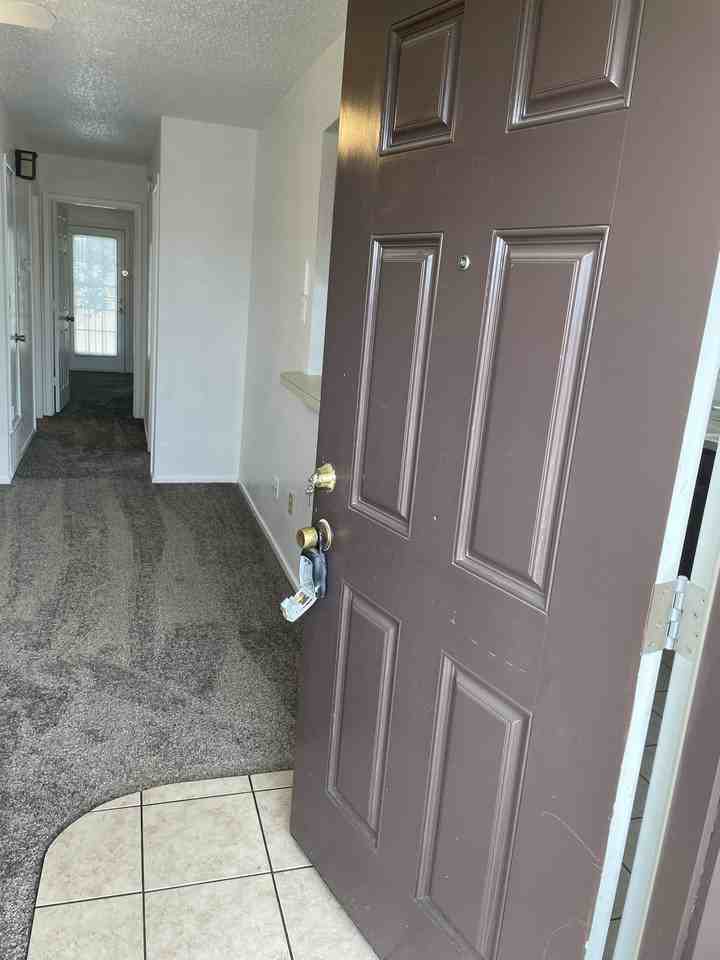 215 Roberts Cir - Photo 2 of 11