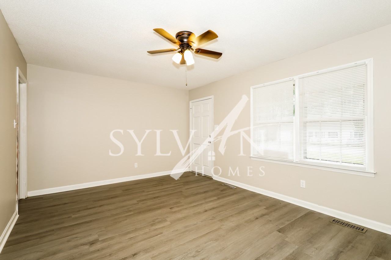 1 Willglow St - Photo 3 of 15