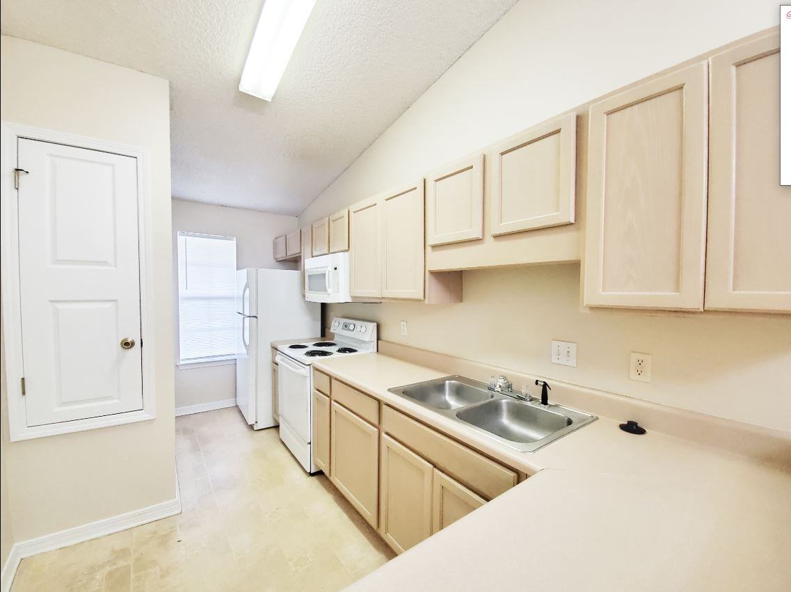 9580 Cobblebrook Dr - Photo 5 of 13