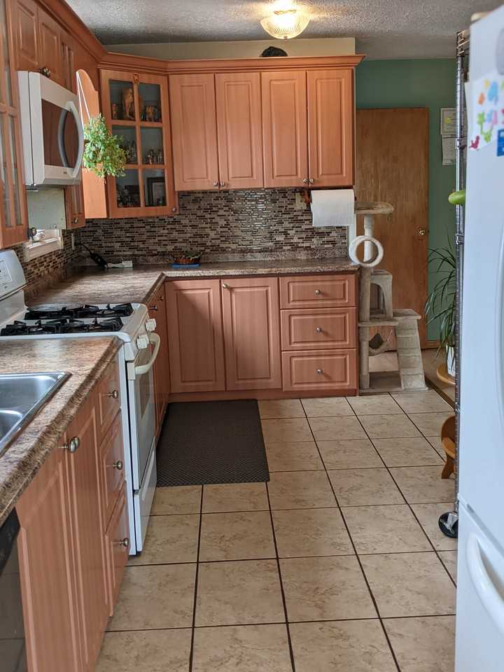 108 Conroy Cres - Photo 2 of 8