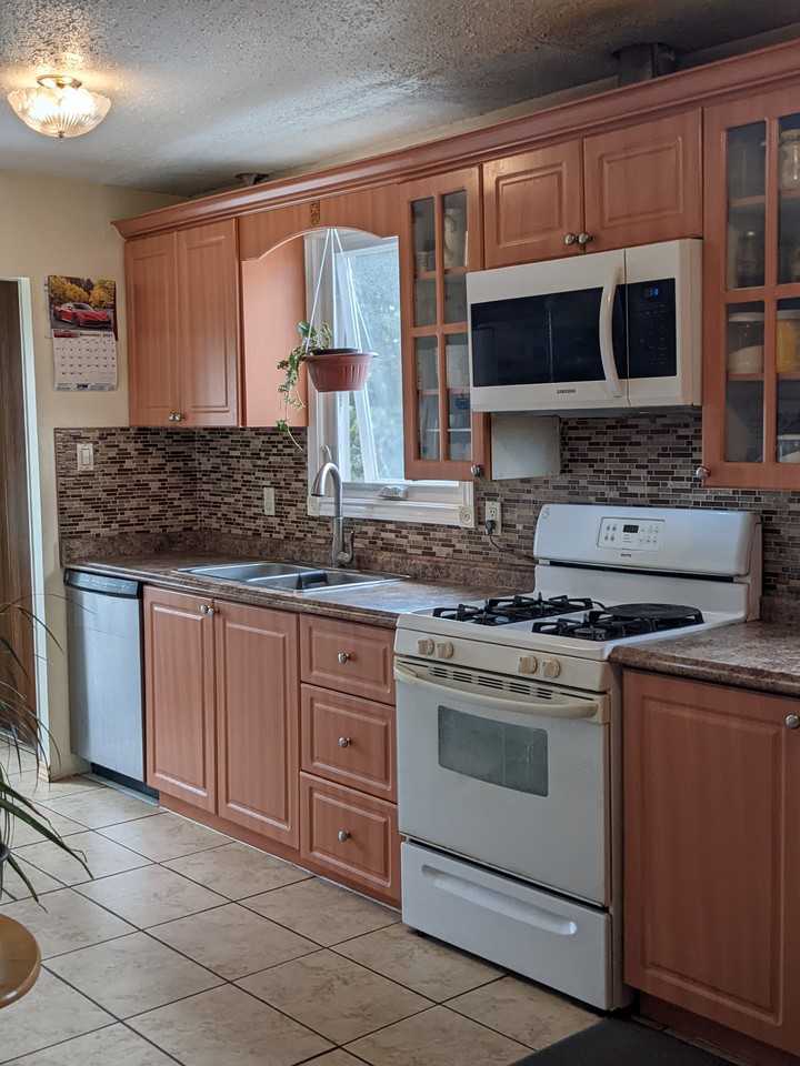 108 Conroy Cres - Photo 3 of 8