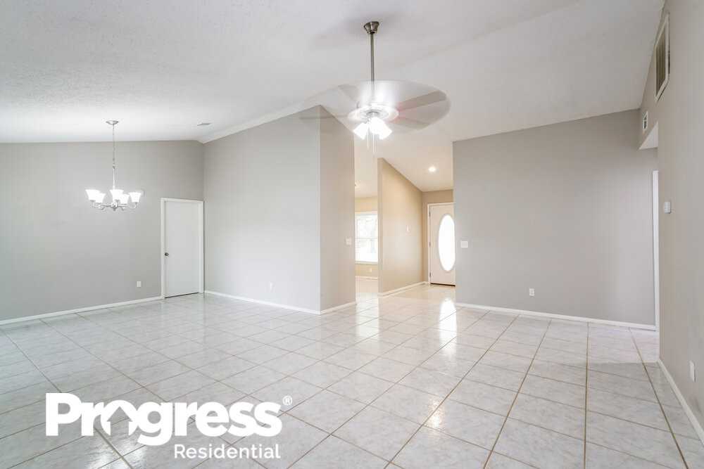 1402 Foxboro Dr - Photo 3 of 16