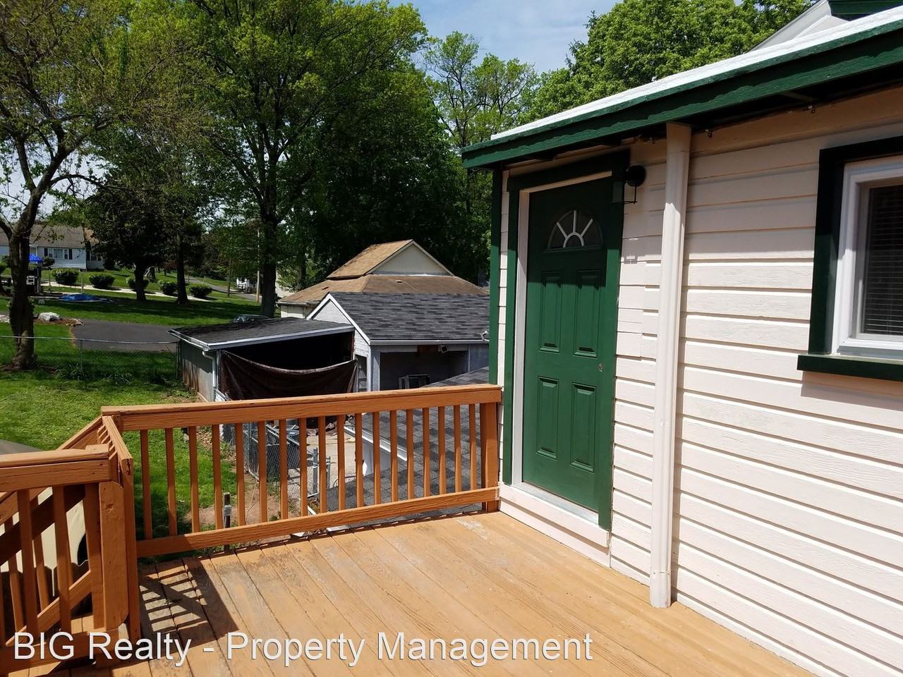 320 Vincent St - Photo 3 of 17