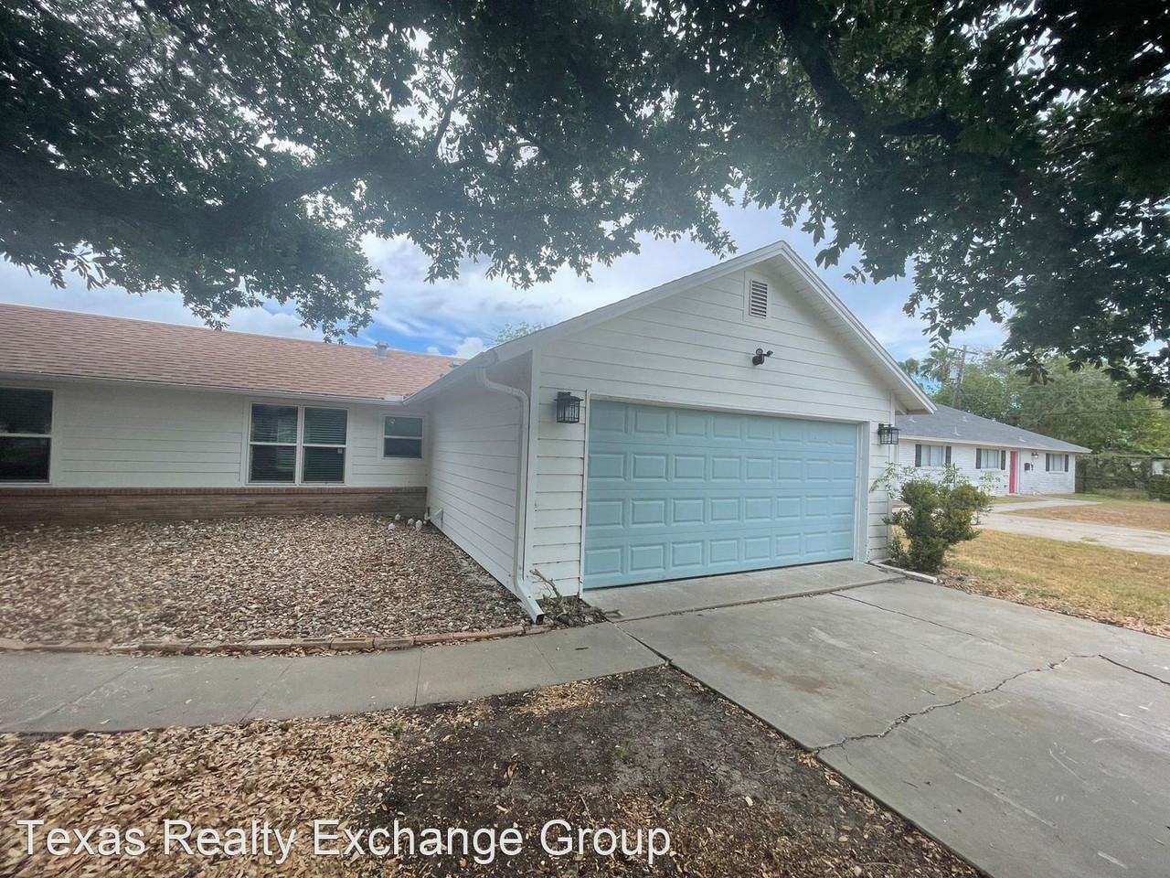 230 Glenmore St - Photo 2 of 10