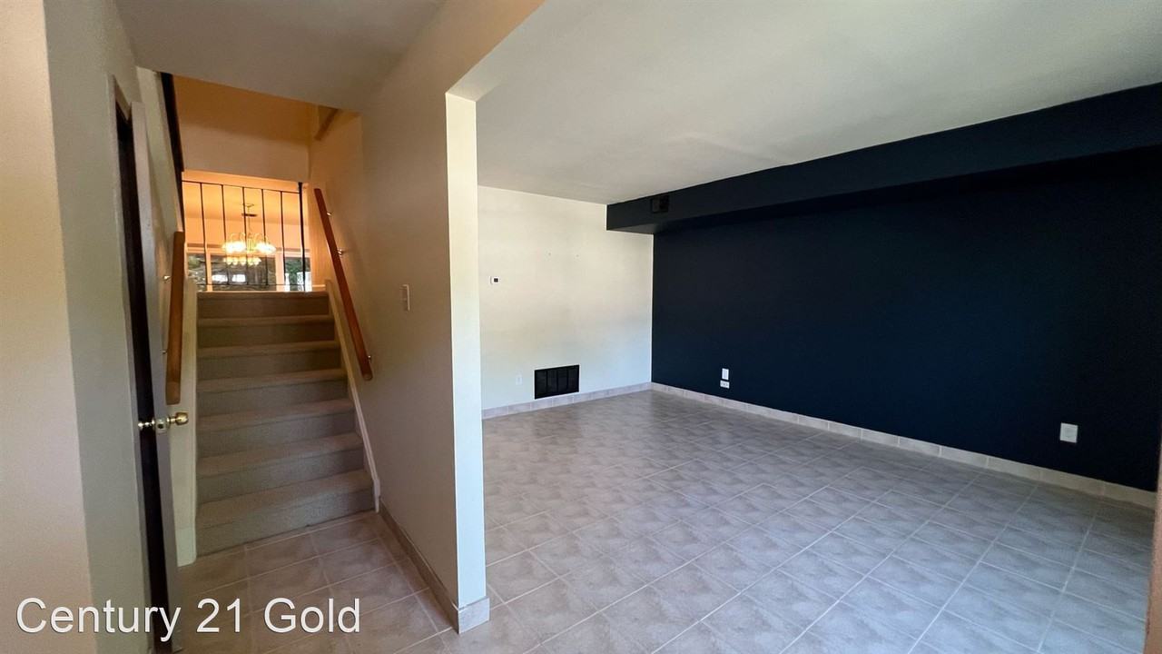 744 Summit Chase Dr - Photo 3 of 31