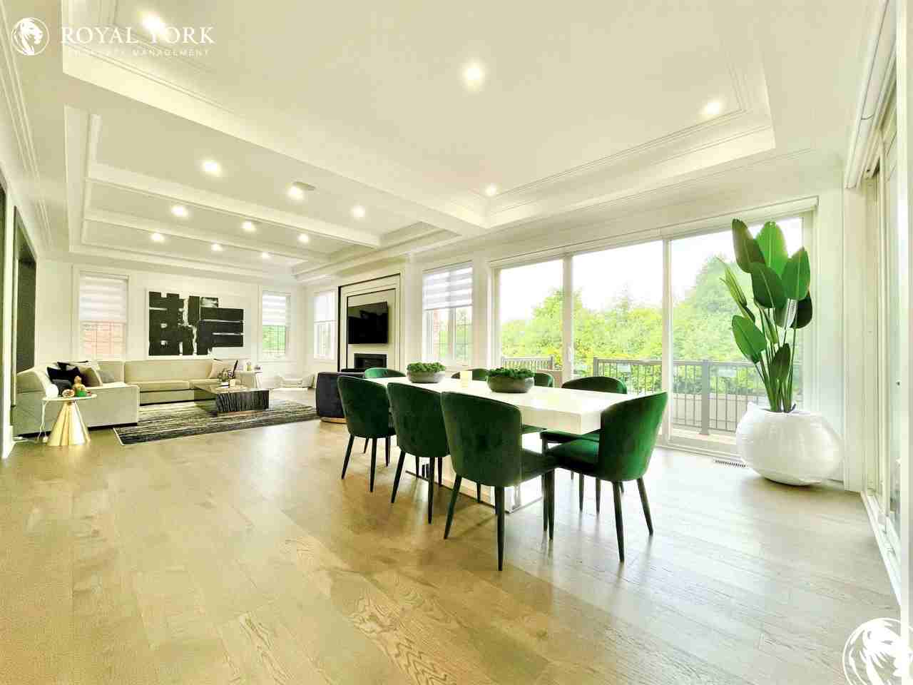 32 Sir Henry Crt - Photo 2 of 50