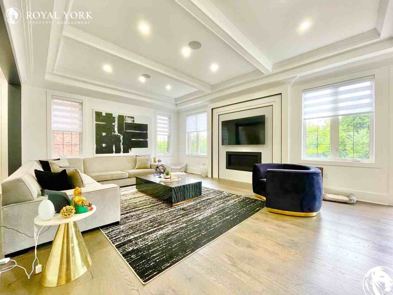 32 Sir Henry Crt - Photo 3 of 50