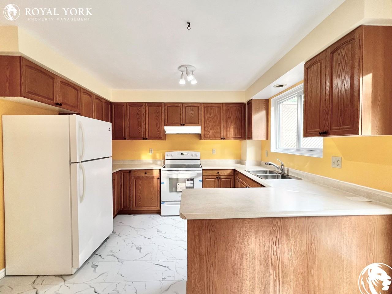 396 Camelot Crt #1 - Photo 3 of 31