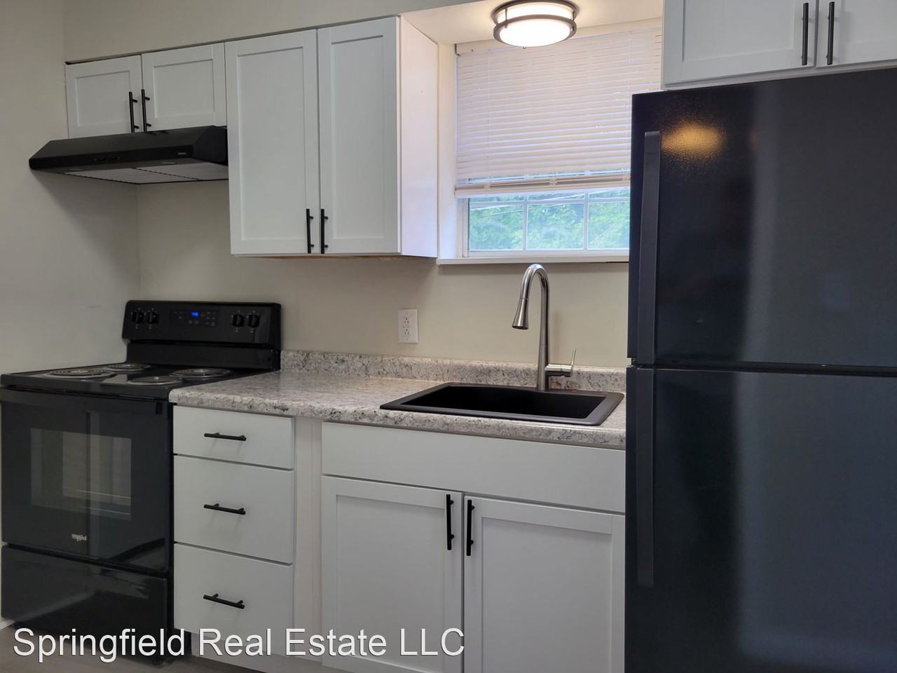 720 E Edwards St - Photo 2 of 15