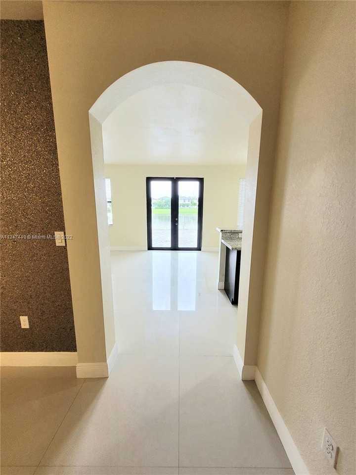 8813 W 34th Ave - Photo 3 of 8