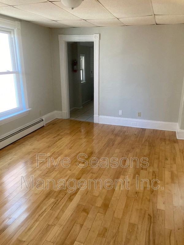 94 N Winooski Ave - Photo 2 of 13