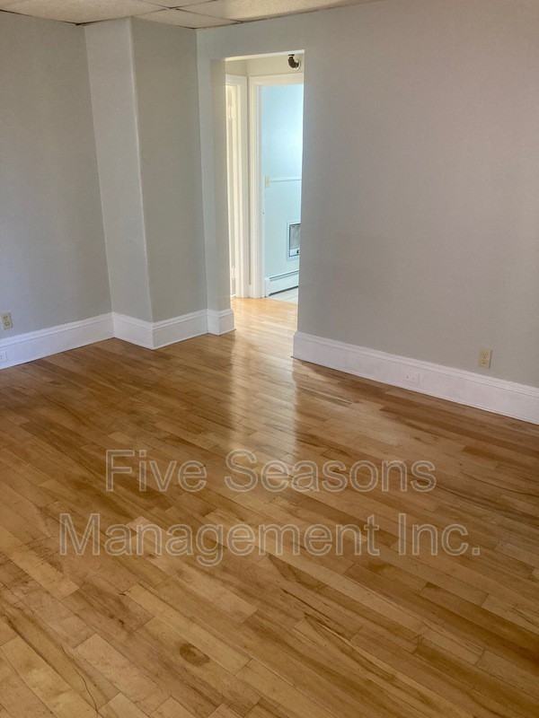 94 N Winooski Ave - Photo 3 of 13