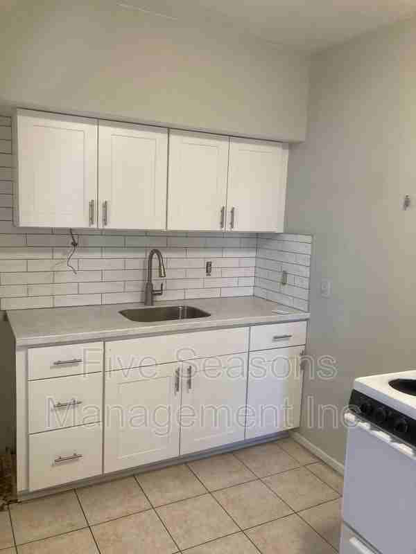 94 N Winooski Ave - Photo 5 of 13