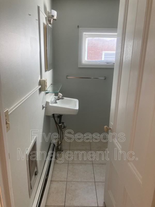 94 N Winooski Ave - Photo 7 of 13