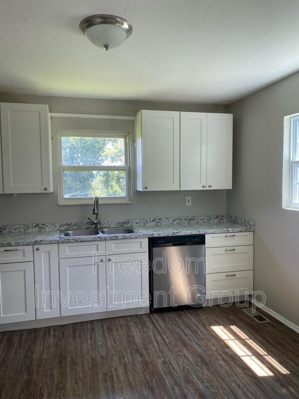 2638 Dexter Ln - Photo 2 of 6