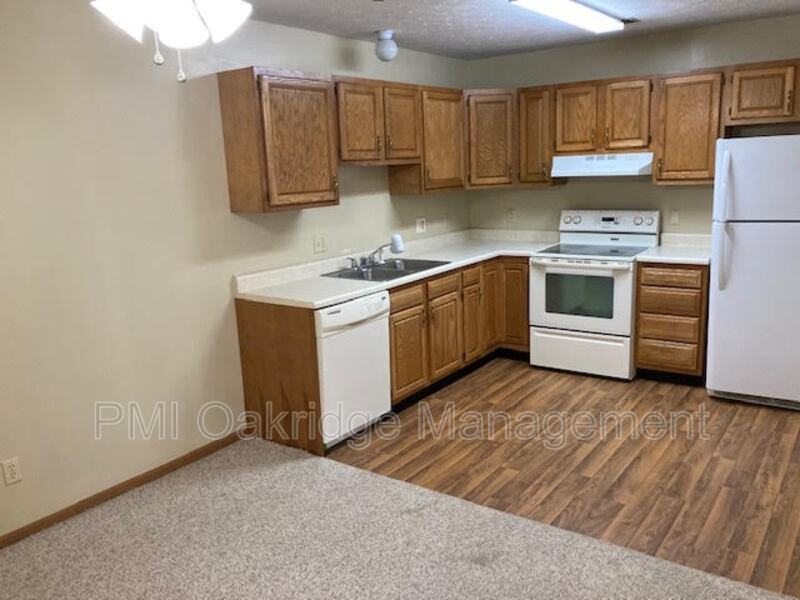 247 Westhaven Dr - Photo 3 of 9