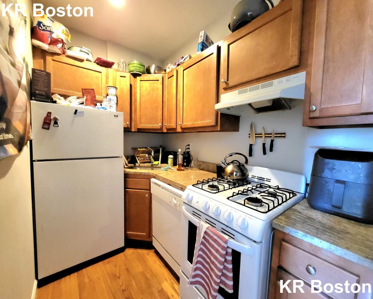 Commonwealth Ave #2 - Photo 3 of 41