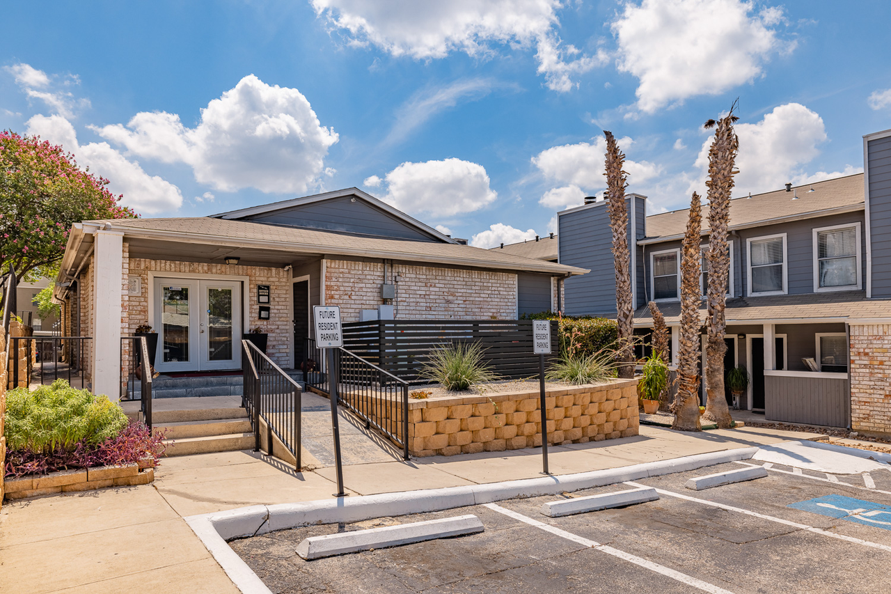 Silver Creek Apartments - Photo 3 of 50